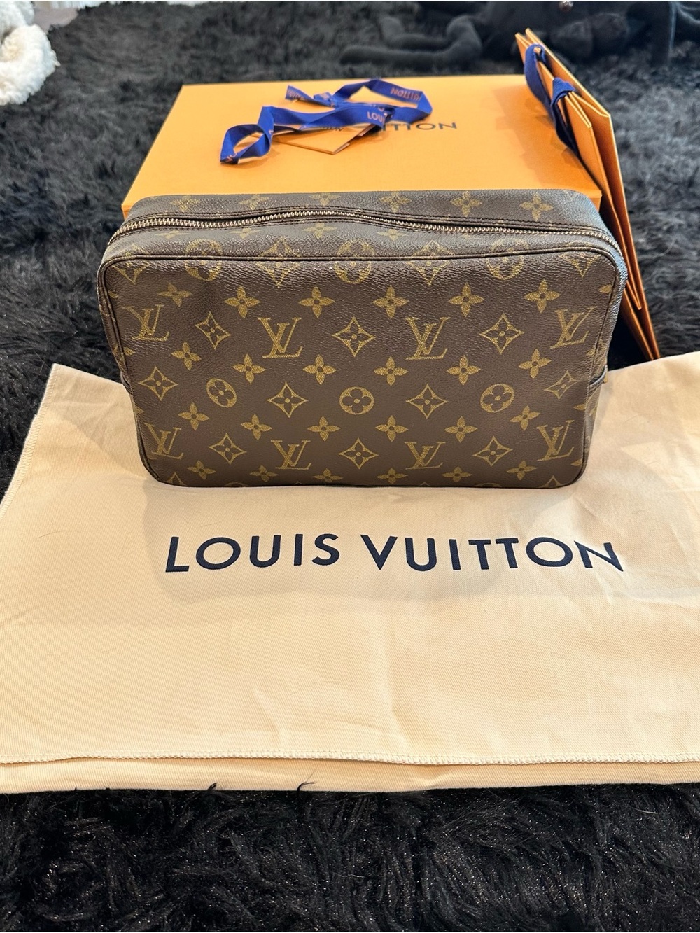 Louis Vuitton Monogram Trousse 28 Vintage pouch in Excellent Condition